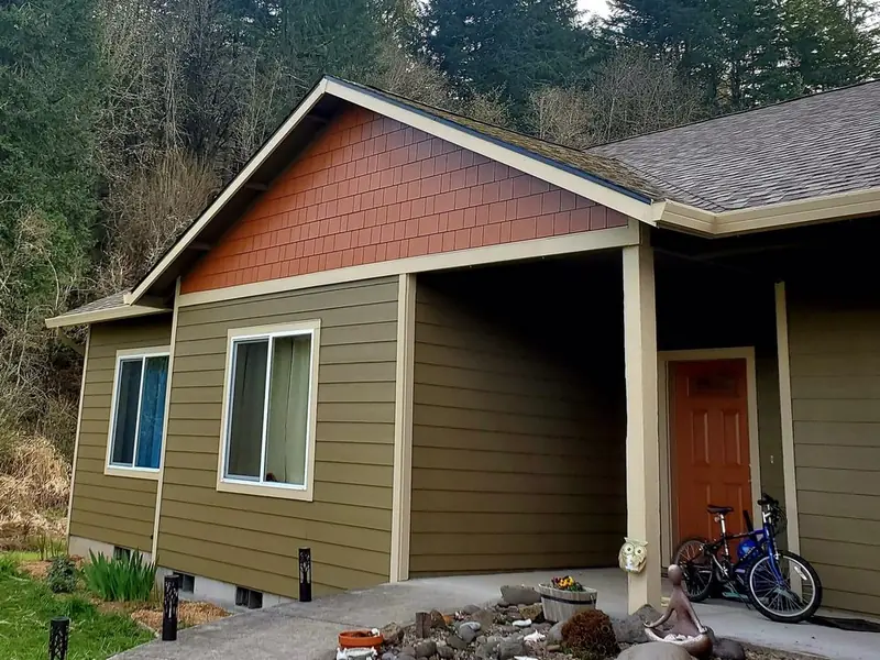 Exterior house painting, gable end, Albany OR