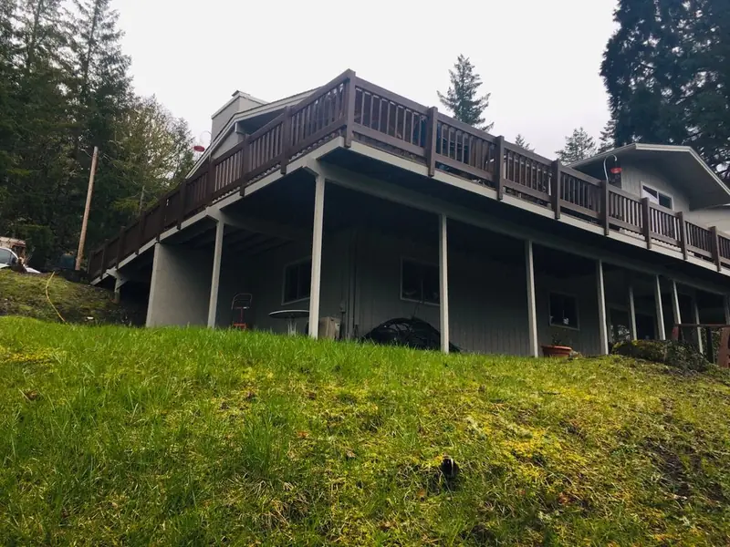 Elevated wraparound deck construction, Albany OR