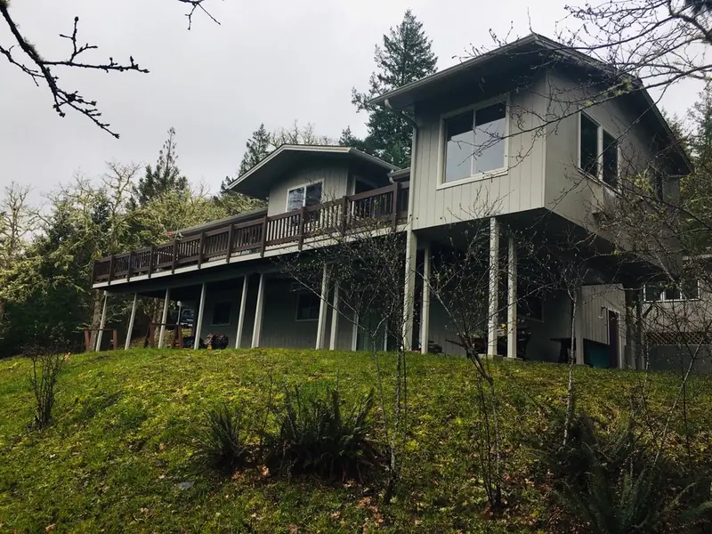 Multi-story exterior trim and eave painting, Albany OR